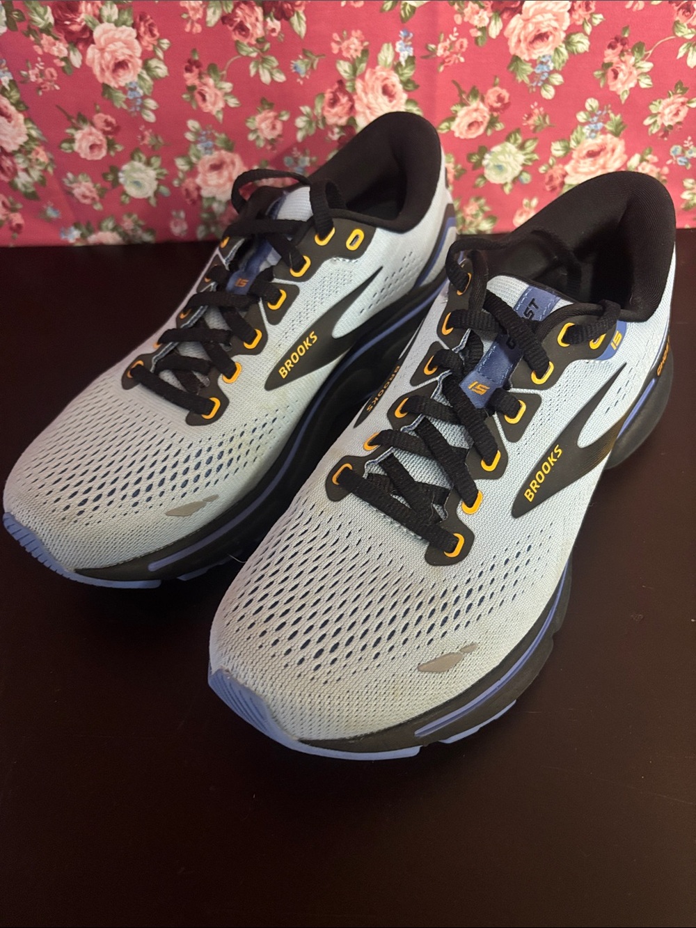 Women’s Athletic Shoes - Light Gray with Black & Yellow Details
